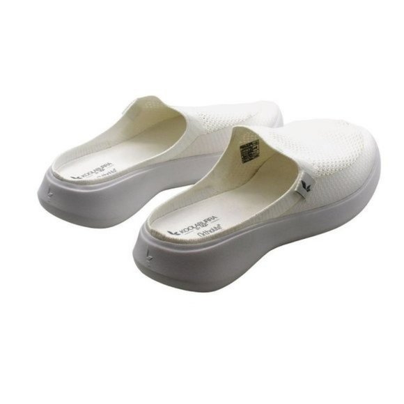 Women Clogs - Picture 4 of 8